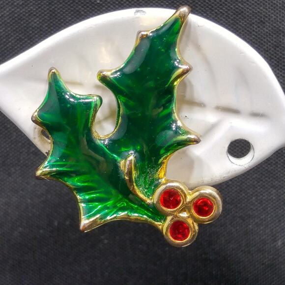 Vintage Christmas Clip Earrings, Enamel Holly Leaves, 1970s Jewelry - Picture 5 of 10